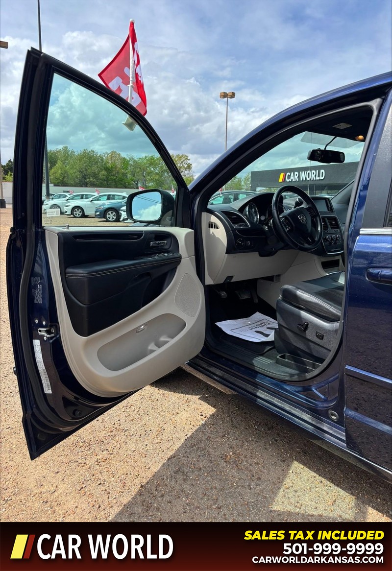 Dodge Grand Caravan Vehicle Full-screen Gallery Image 12