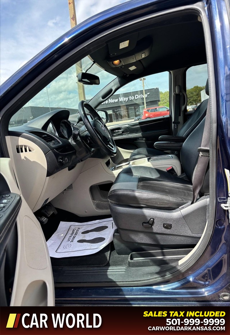 Dodge Grand Caravan Vehicle Full-screen Gallery Image 13