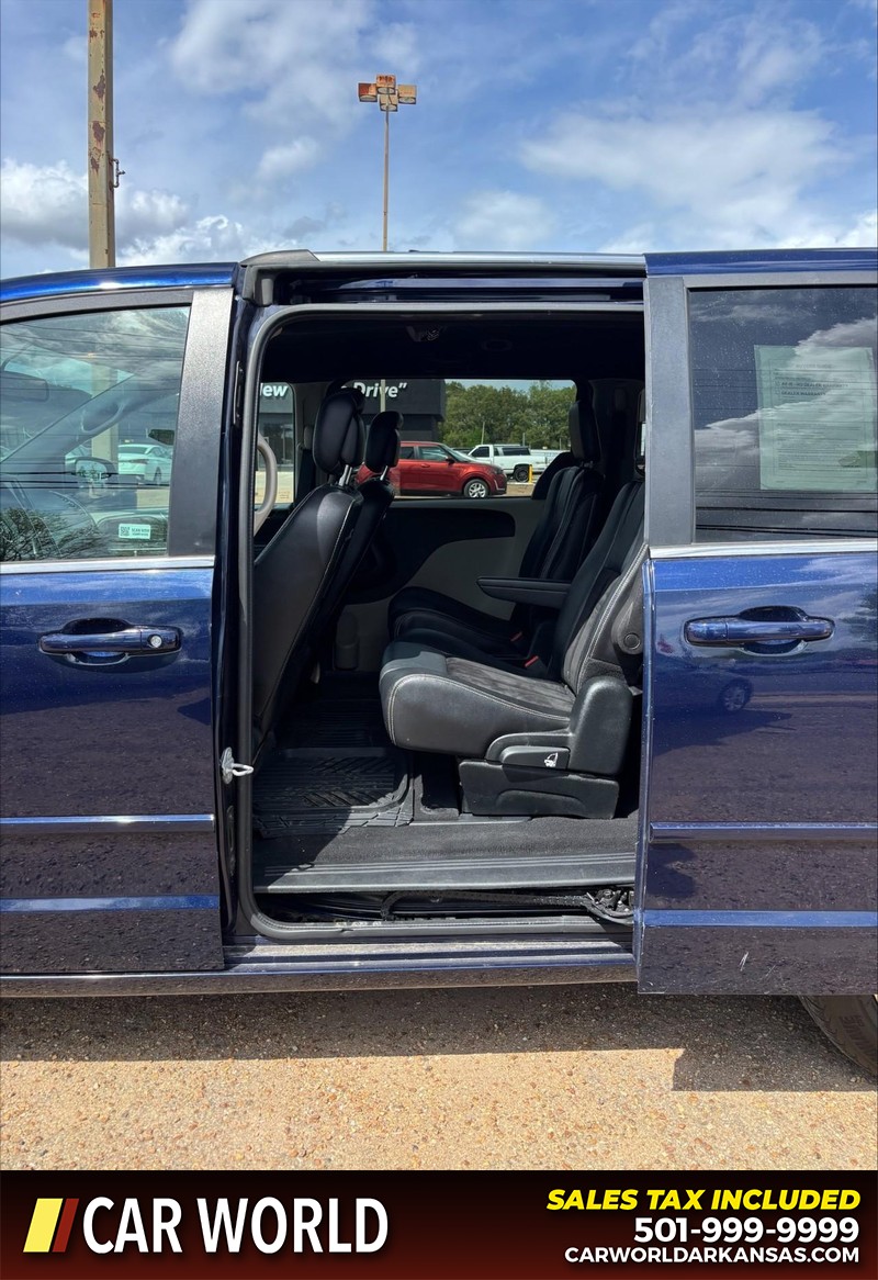 Dodge Grand Caravan Vehicle Full-screen Gallery Image 14