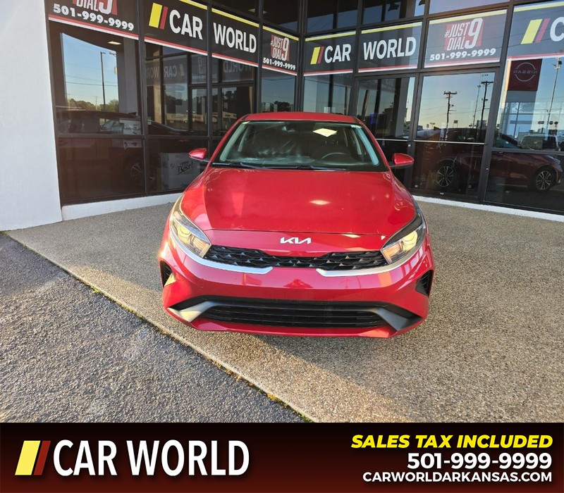 Kia Forte Vehicle Full-screen Gallery Image 2