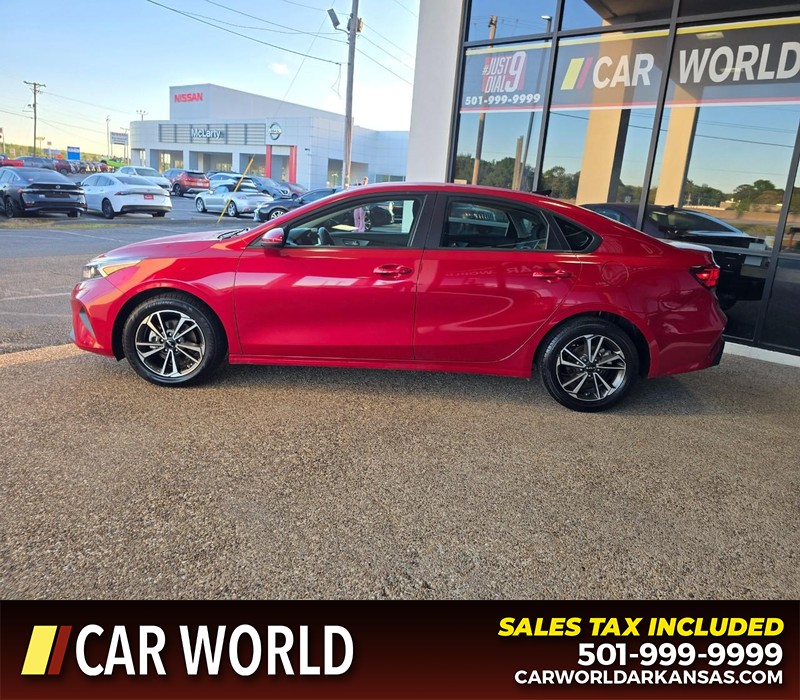 Kia Forte Vehicle Full-screen Gallery Image 4