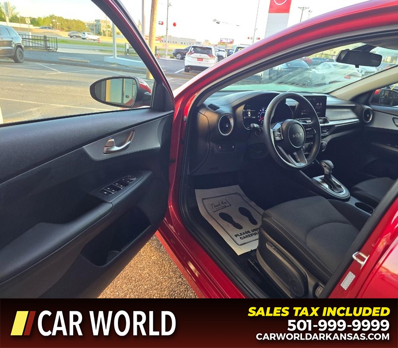 Kia Forte Vehicle Full-screen Gallery Image 7