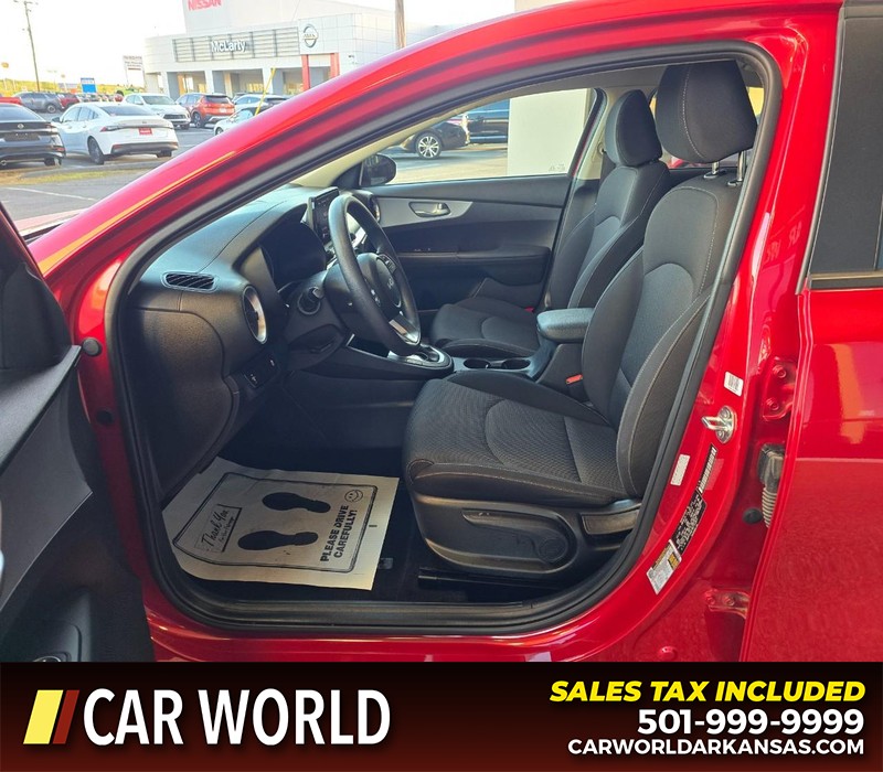 Kia Forte Vehicle Full-screen Gallery Image 8