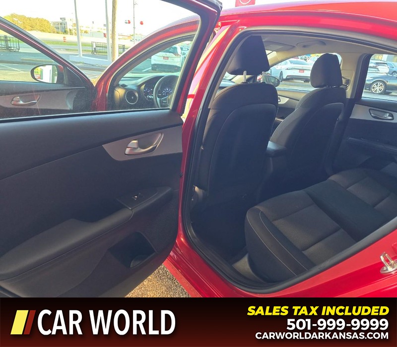 Kia Forte Vehicle Full-screen Gallery Image 9