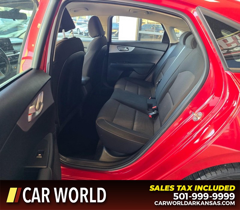 Kia Forte Vehicle Full-screen Gallery Image 10