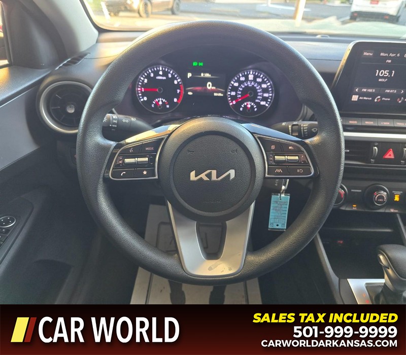 Kia Forte Vehicle Full-screen Gallery Image 15