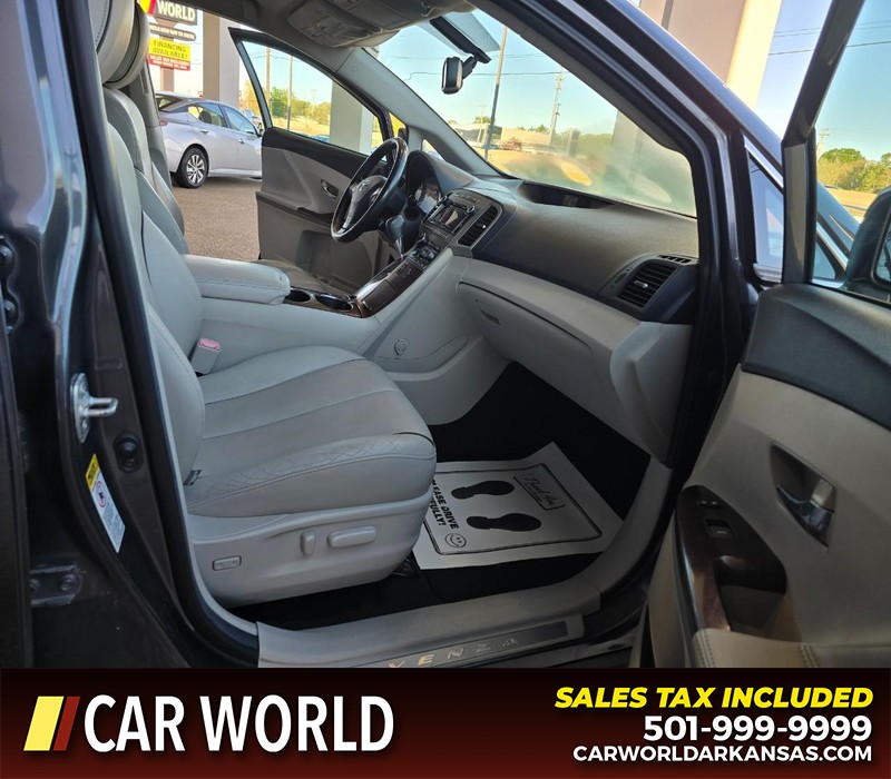 Toyota Venza Vehicle Full-screen Gallery Image 11
