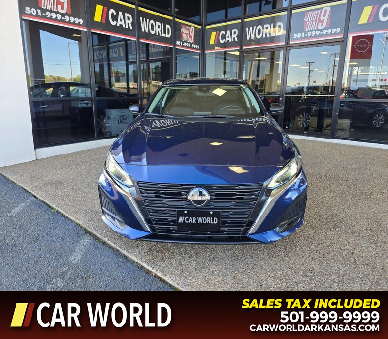 Nissan Altima Vehicle Full-screen Gallery Image 2