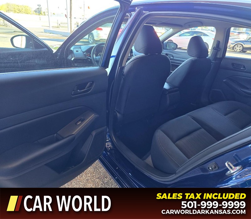 Nissan Altima Vehicle Full-screen Gallery Image 9