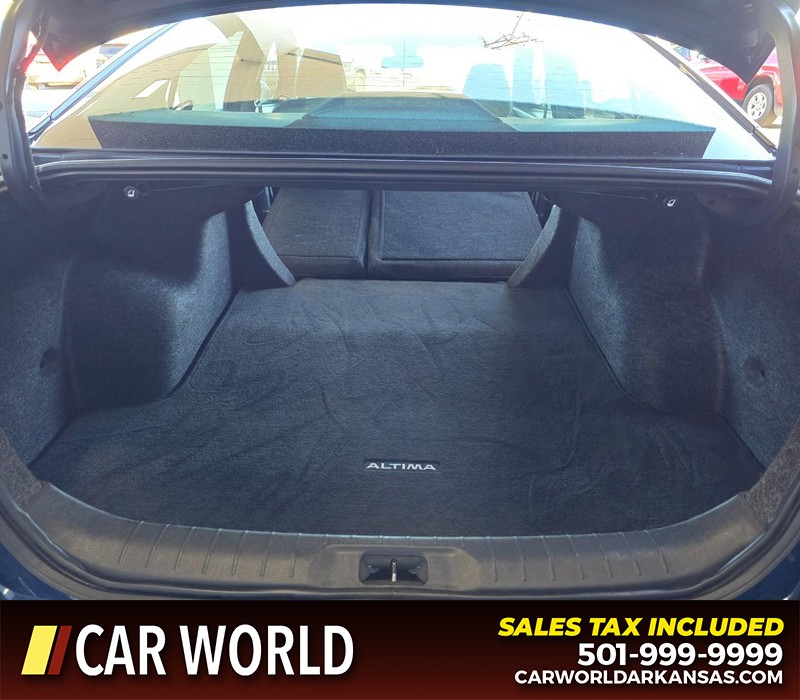 Nissan Altima Vehicle Full-screen Gallery Image 14