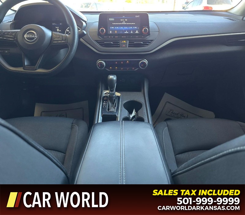 Nissan Altima Vehicle Full-screen Gallery Image 18