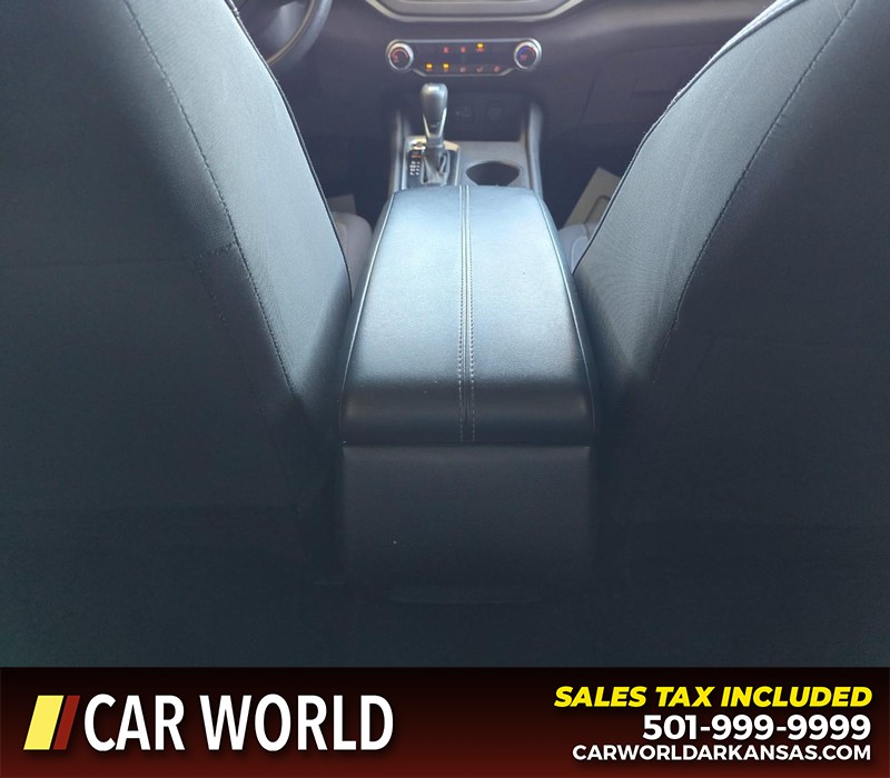 Nissan Altima Vehicle Full-screen Gallery Image 19