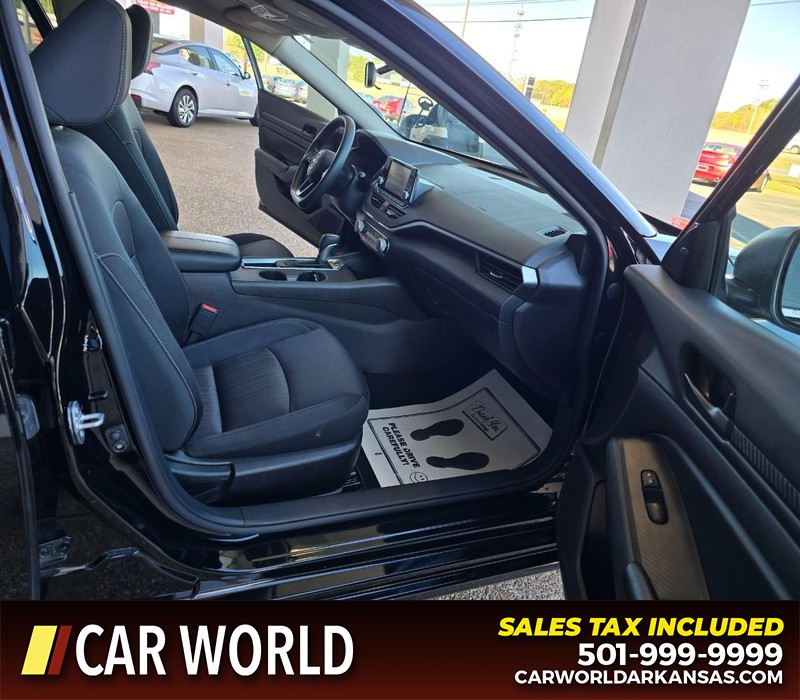 Nissan Altima Vehicle Full-screen Gallery Image 11