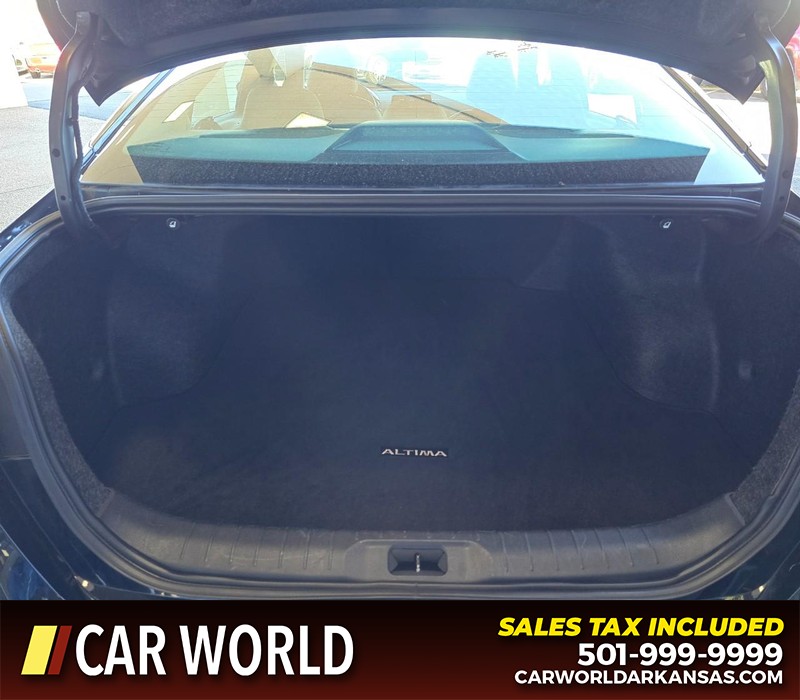 Nissan Altima Vehicle Full-screen Gallery Image 13