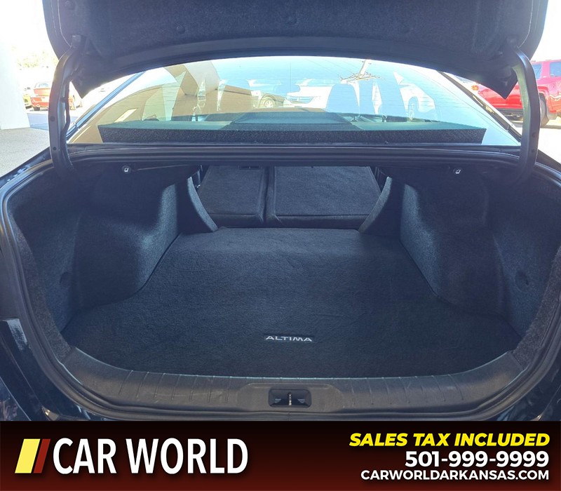 Nissan Altima Vehicle Full-screen Gallery Image 14