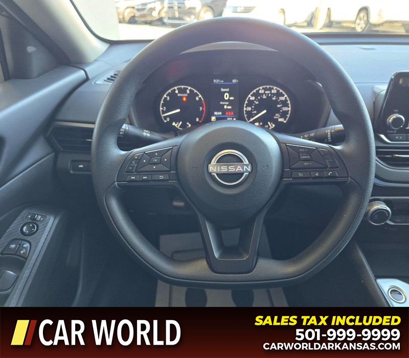 Nissan Altima Vehicle Full-screen Gallery Image 15