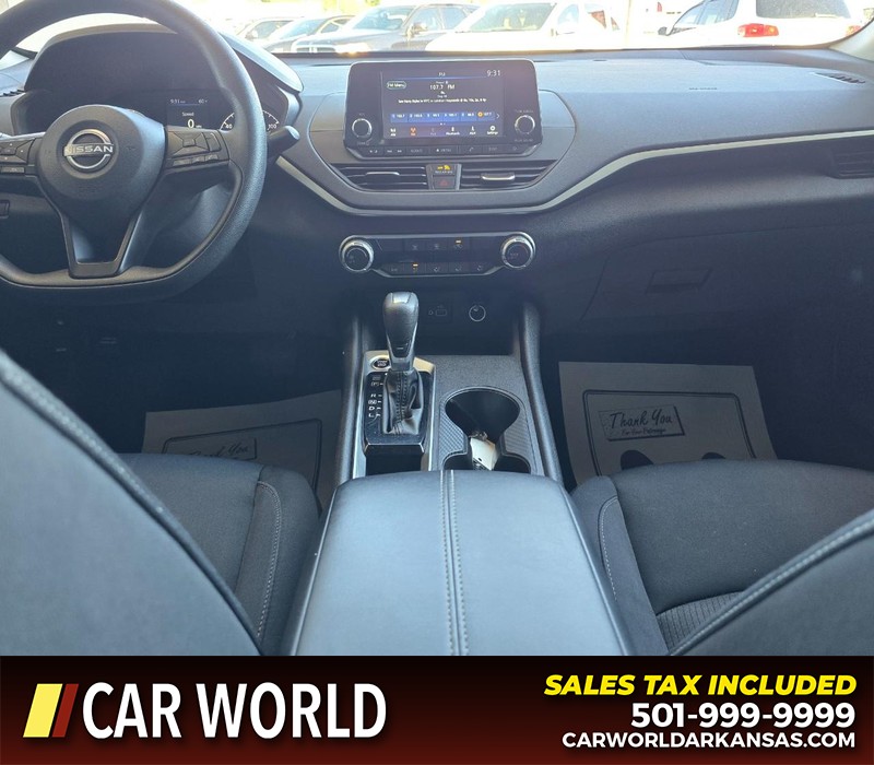 Nissan Altima Vehicle Full-screen Gallery Image 18