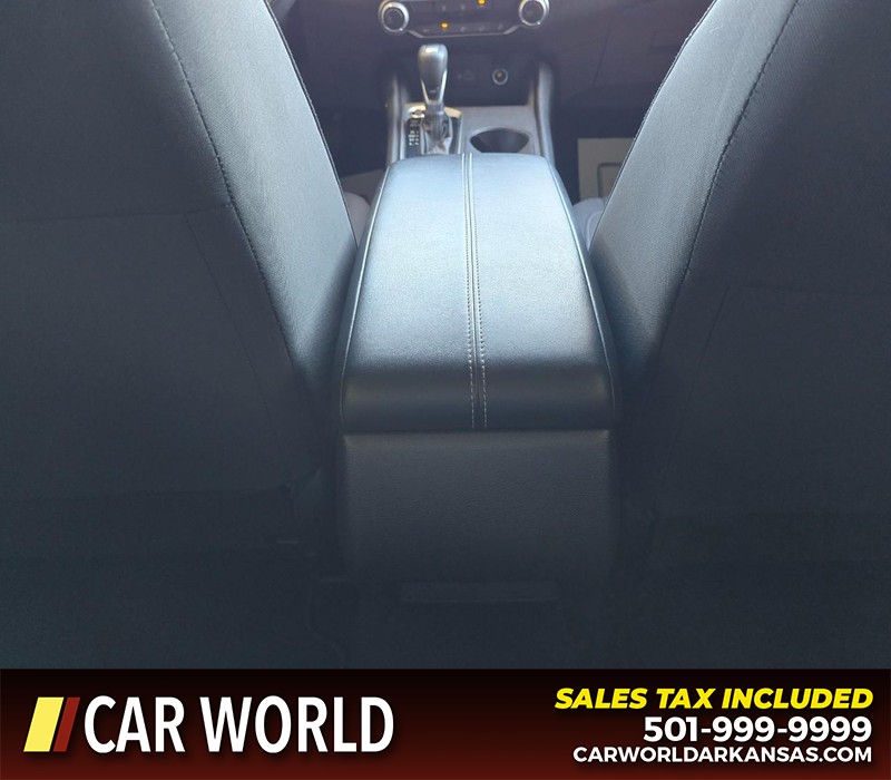 Nissan Altima Vehicle Full-screen Gallery Image 19