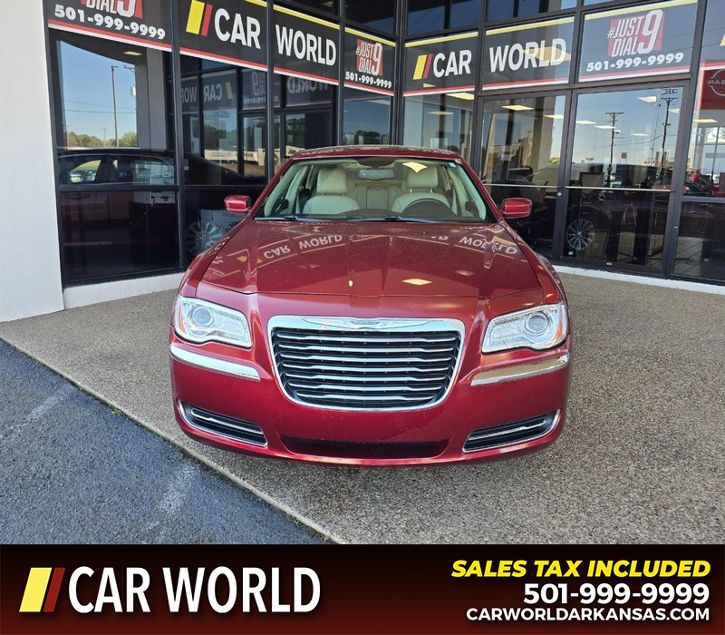 Chrysler 300 Vehicle Full-screen Gallery Image 2