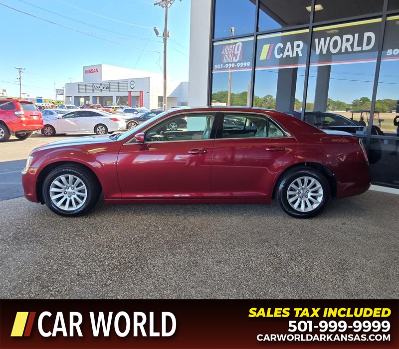 Chrysler 300 Vehicle Full-screen Gallery Image 4