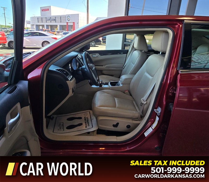 Chrysler 300 Vehicle Full-screen Gallery Image 8