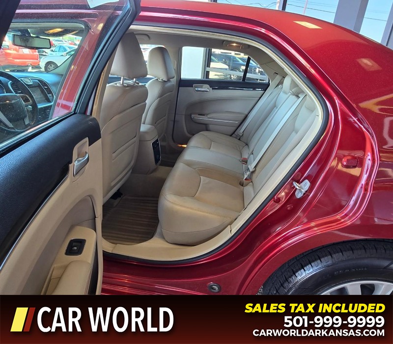 Chrysler 300 Vehicle Full-screen Gallery Image 10