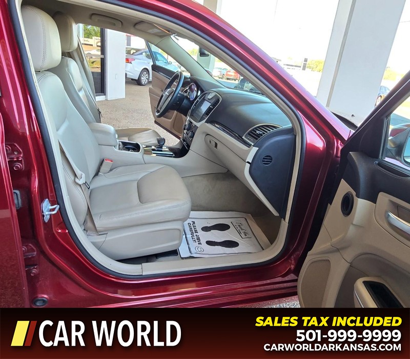 Chrysler 300 Vehicle Full-screen Gallery Image 11