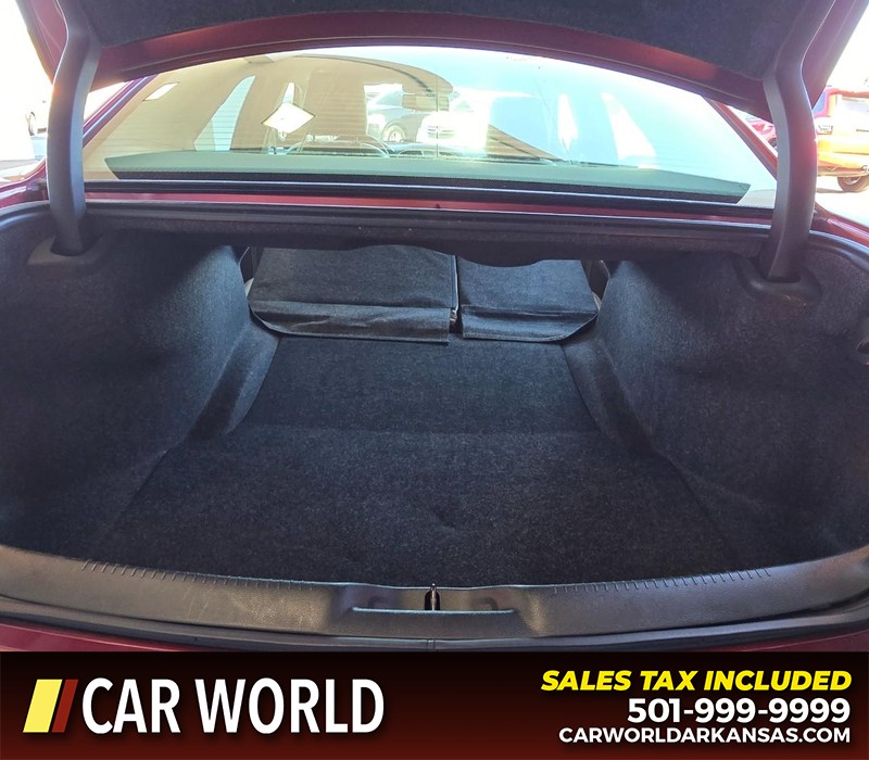 Chrysler 300 Vehicle Full-screen Gallery Image 14