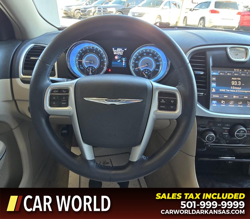 Chrysler 300 Vehicle Full-screen Gallery Image 15