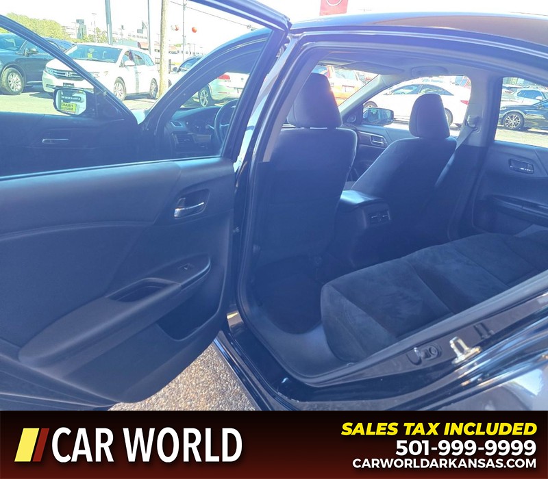 Honda Accord Sedan Vehicle Full-screen Gallery Image 9