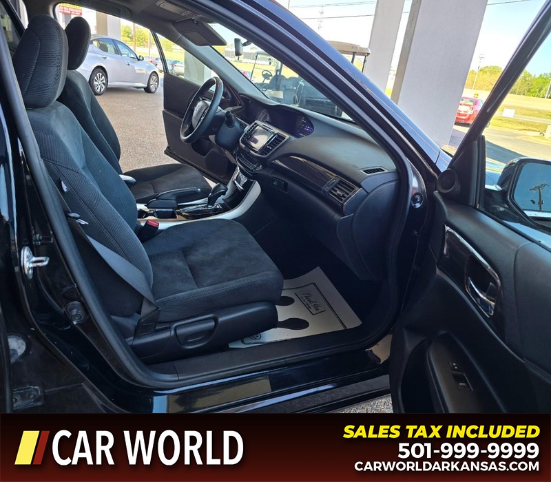 Honda Accord Sedan Vehicle Full-screen Gallery Image 11