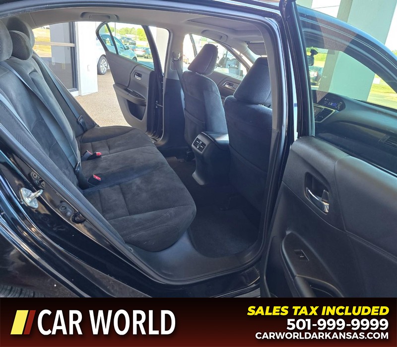 Honda Accord Sedan Vehicle Full-screen Gallery Image 12