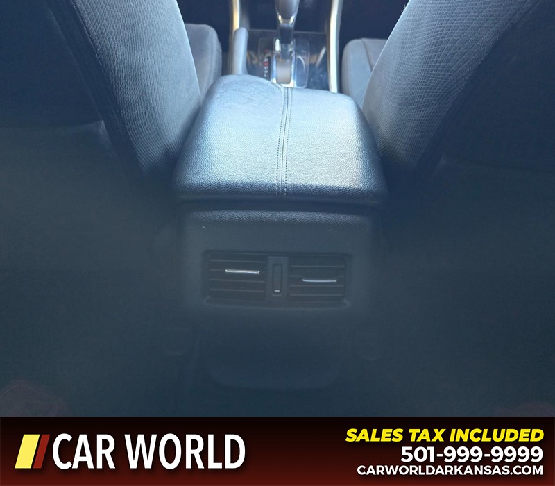 Honda Accord Sedan Vehicle Full-screen Gallery Image 20