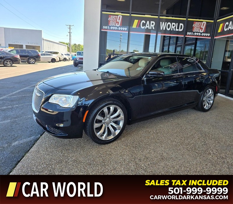 Chrysler 300 Vehicle Full-screen Gallery Image 3