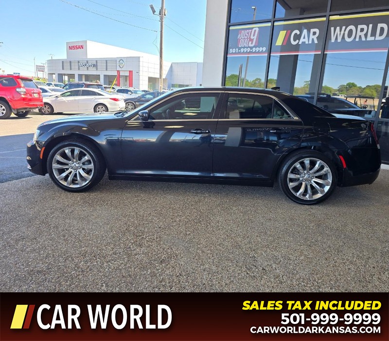 Chrysler 300 Vehicle Full-screen Gallery Image 4