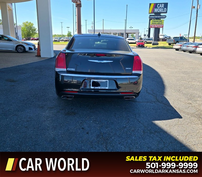 Chrysler 300 Vehicle Full-screen Gallery Image 5