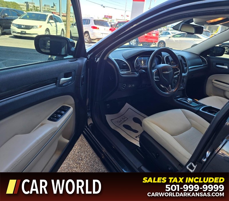 Chrysler 300 Vehicle Full-screen Gallery Image 7