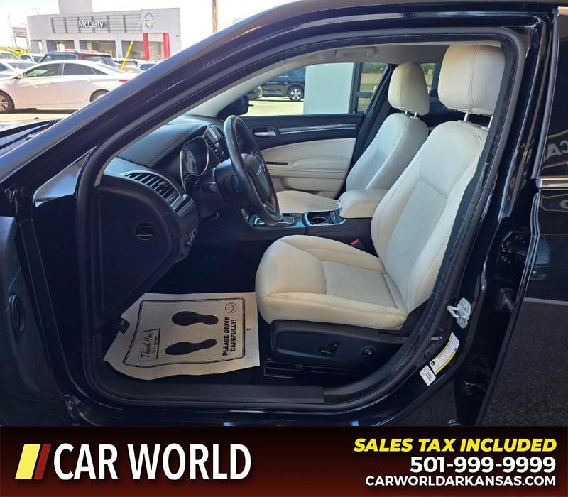 Chrysler 300 Vehicle Full-screen Gallery Image 8