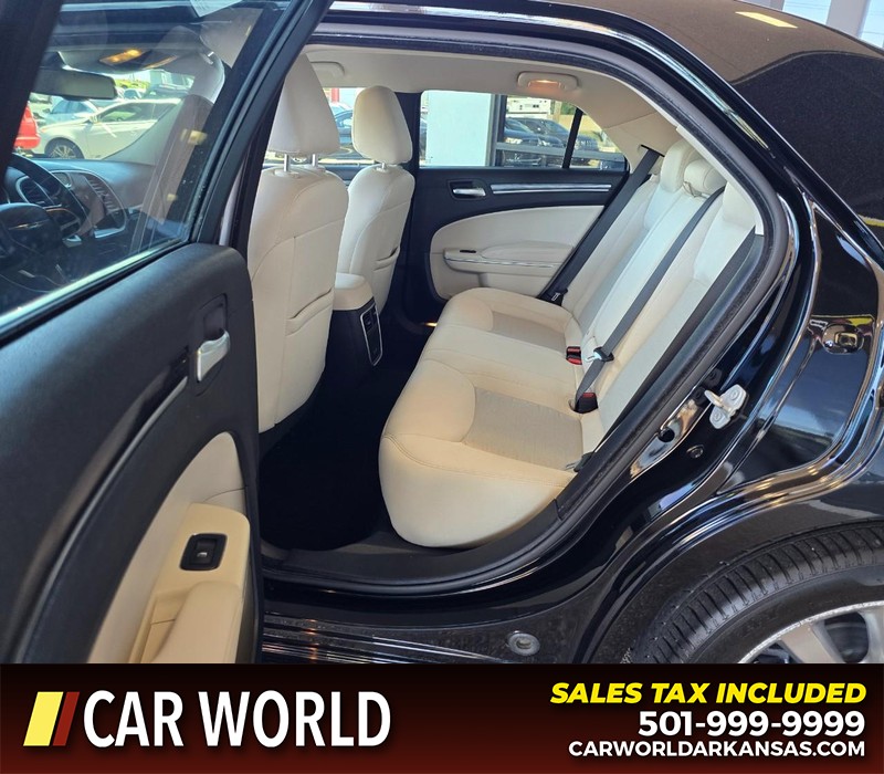 Chrysler 300 Vehicle Full-screen Gallery Image 10