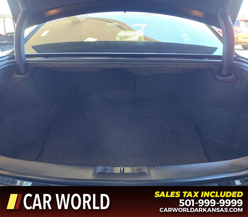 Chrysler 300 Vehicle Full-screen Gallery Image 13