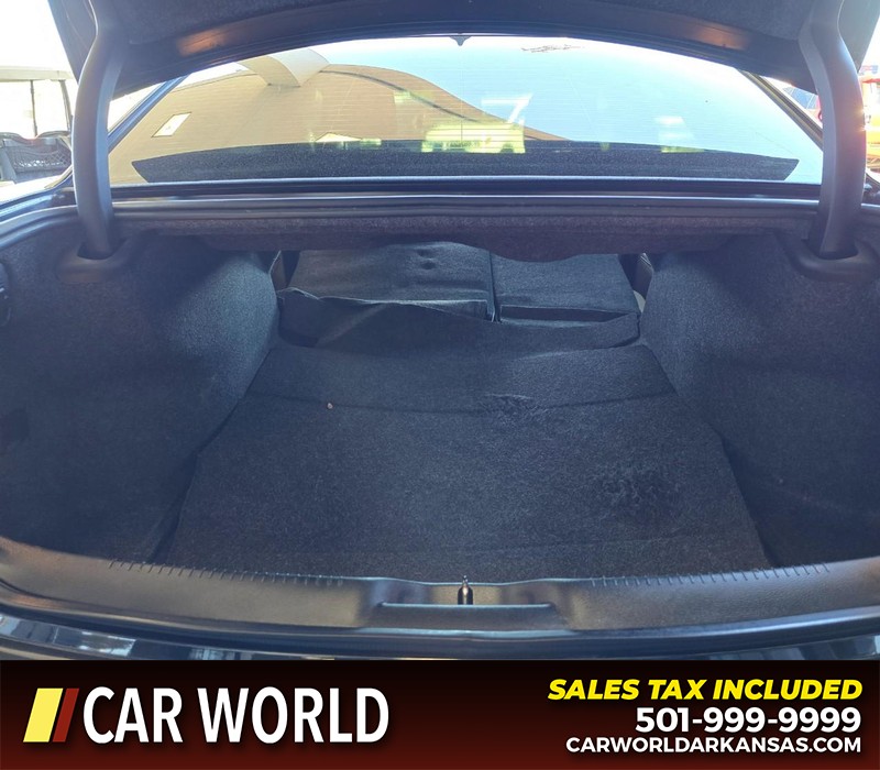 Chrysler 300 Vehicle Full-screen Gallery Image 14