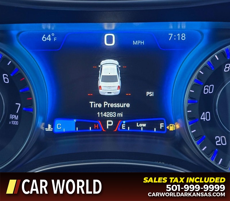 Chrysler 300 Vehicle Full-screen Gallery Image 16