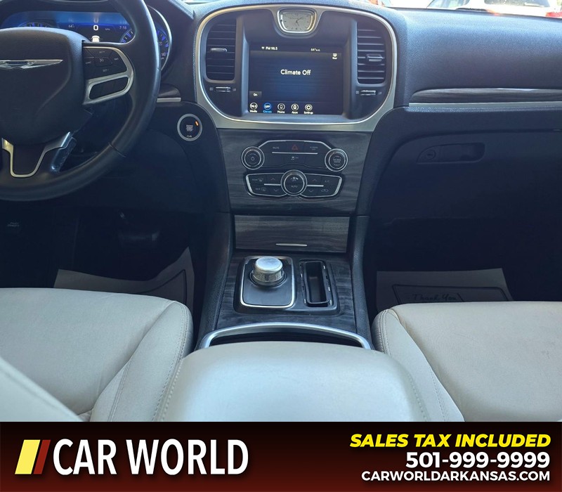 Chrysler 300 Vehicle Full-screen Gallery Image 18