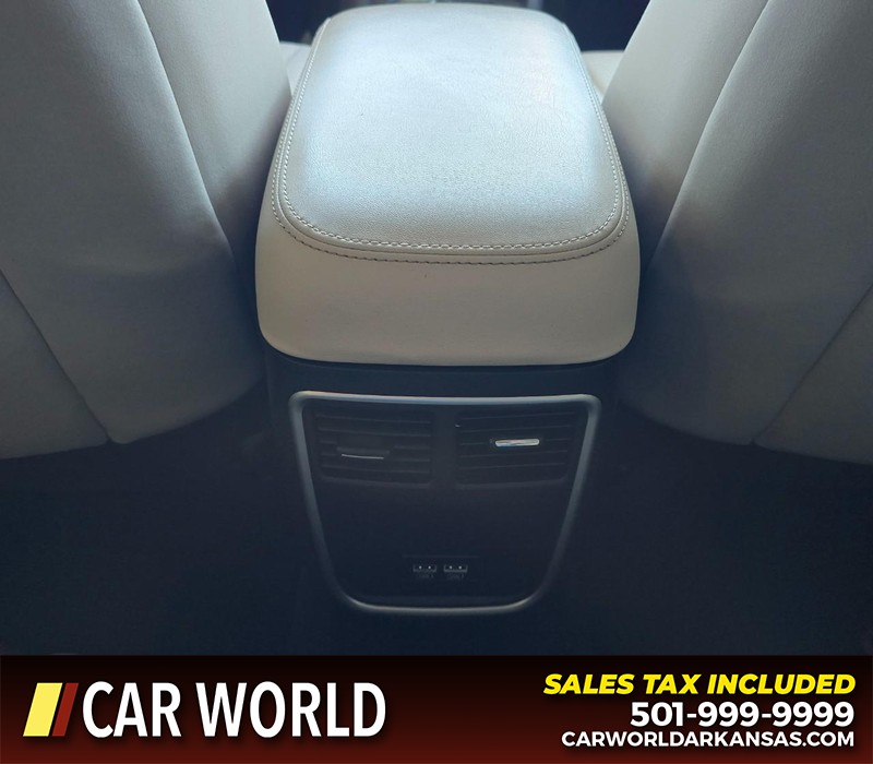 Chrysler 300 Vehicle Full-screen Gallery Image 19