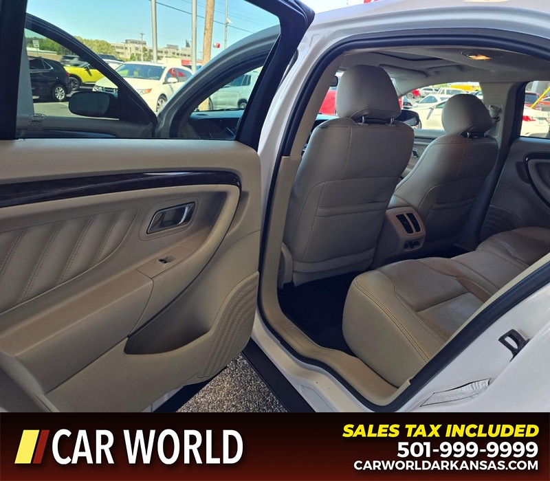 Ford Taurus Vehicle Full-screen Gallery Image 9