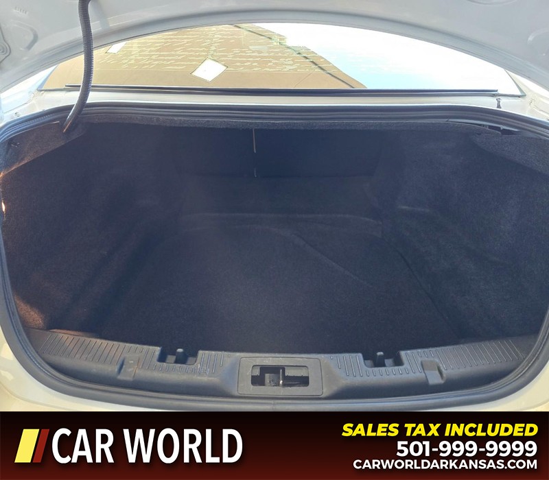 Ford Taurus Vehicle Full-screen Gallery Image 13