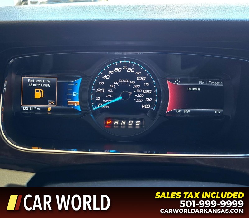 Ford Taurus Vehicle Full-screen Gallery Image 17