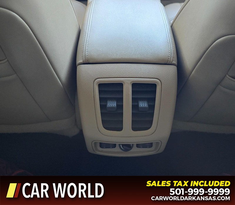 Ford Taurus Vehicle Full-screen Gallery Image 20