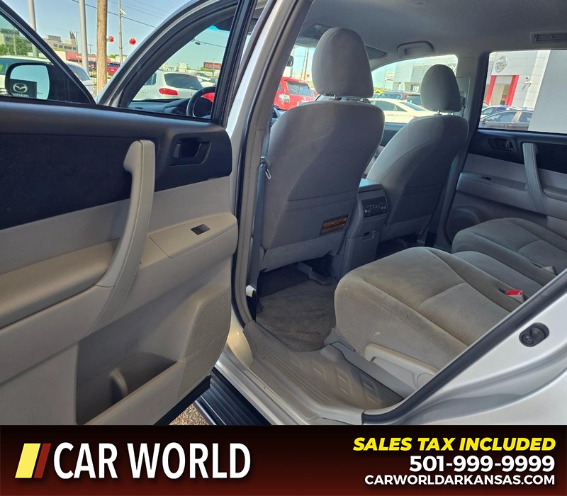 Toyota Highlander Vehicle Full-screen Gallery Image 9