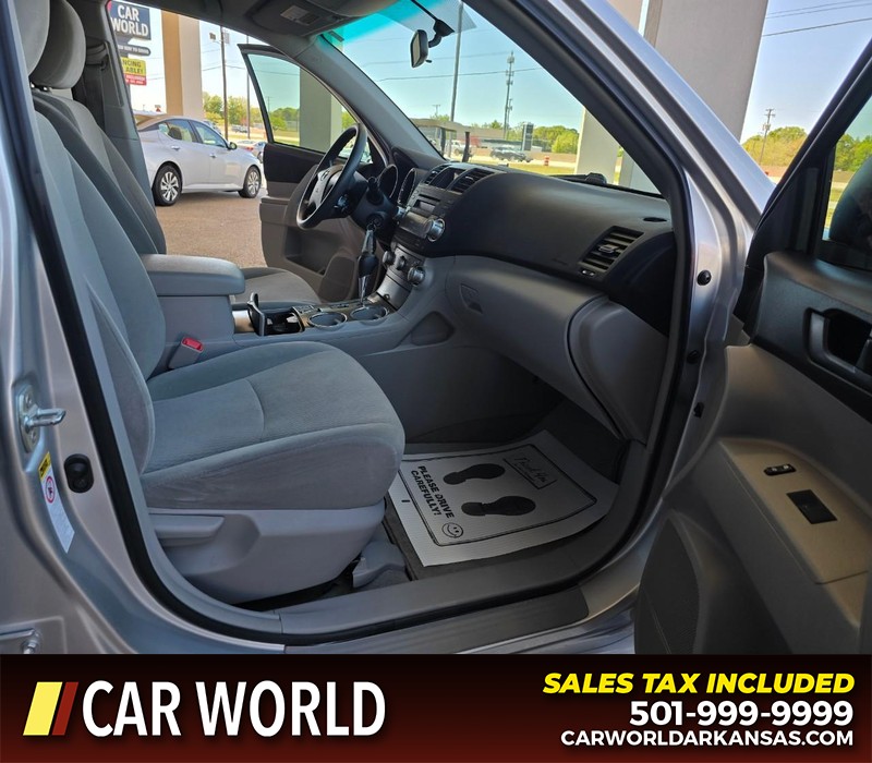 Toyota Highlander Vehicle Full-screen Gallery Image 12